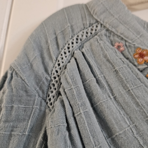 Blue Flowy Knox Rose dress with traditional flower pattern size medium - Picture 10 of 11